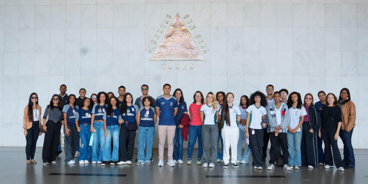 Alunos do Parlamento Jovem de Governador Valadares participam de visita técnica à Assembleia Legislativa de Minas Gerais