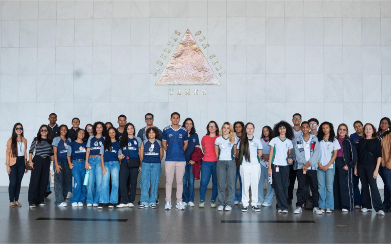Alunos do Parlamento Jovem de Governador Valadares participam de visita técnica à Assembleia Legislativa de Minas Gerais