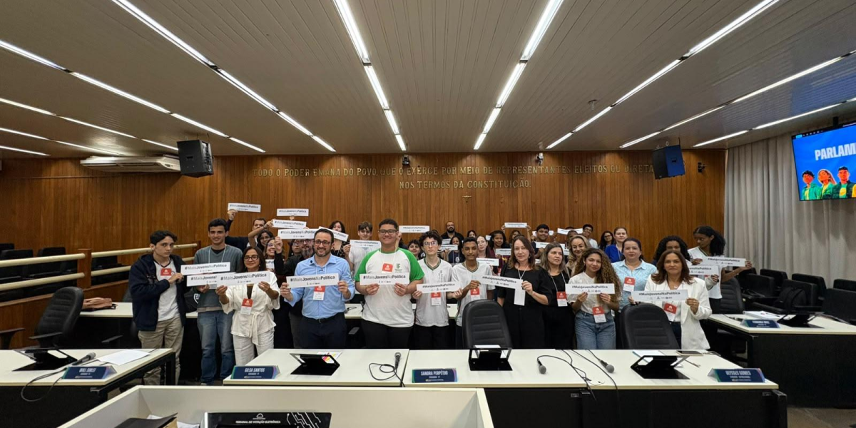 Plenária regional do Parlamento Jovem reúne estudantes em Valadares