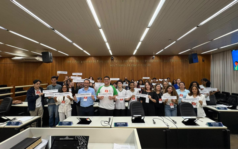 Plenária regional do Parlamento Jovem reúne estudantes em Valadares