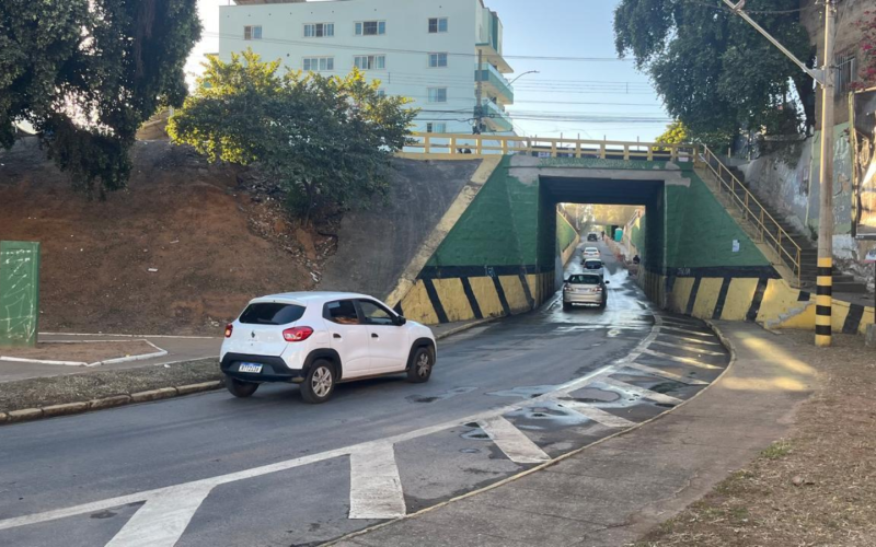 Viaduto entre avenida JK e bairro de Lourdes é parcialmente reaberto em Valadares