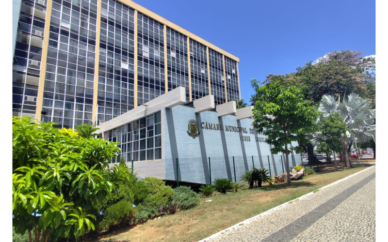 Câmara de Valadares derruba vetos do Executivo e aprova Festival Abrasel no calendário oficial