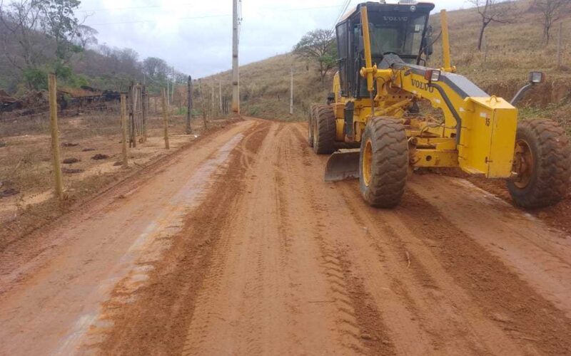 Recuperação de estradas rurais avança em comunidades de Governador Valadares